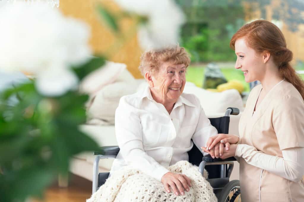 Social services care for the elderly - when to bring a social worker in