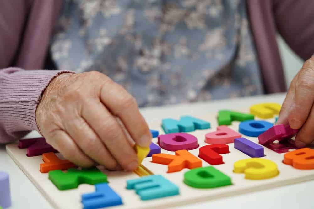 cognition exercise for seniors in an Alzheimer's nursing home