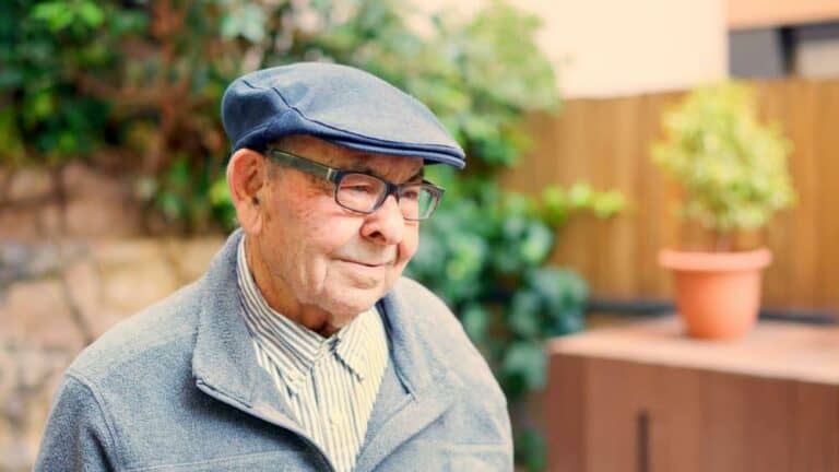 Alzheimer’s Care: 8 Experts Tips On Helping Your Loved One Cope