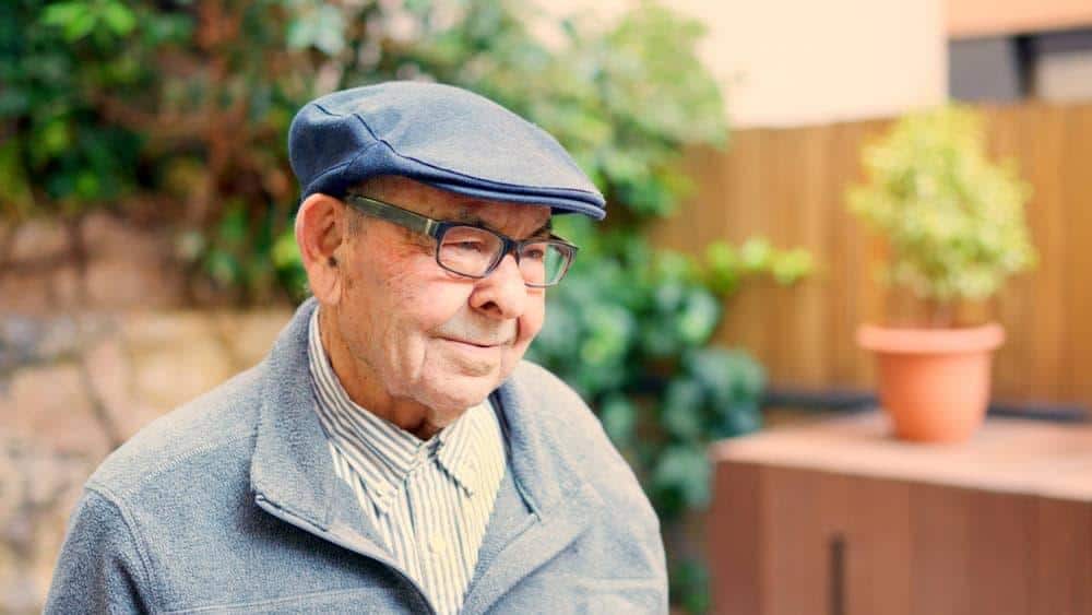 An older man trying to remember his way back home after wandering off - caring for someone with Alzheimer’s | alzheimers and dementia care