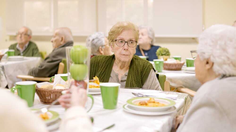 A large, impersonal dining hall in a Reno assisted living residence.